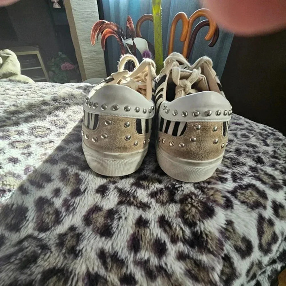 Zara | Zebra Pattern Studded Distressed (but like new!) Sneakers Size 41 - Picture 14 of 16